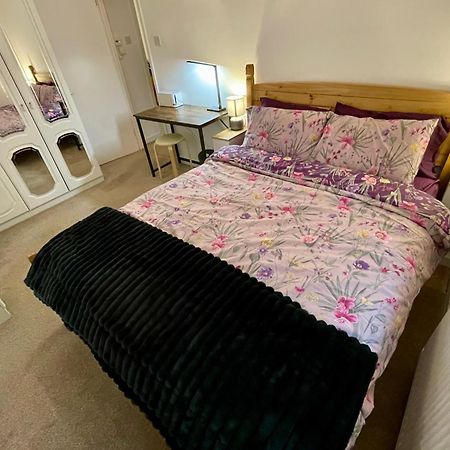 Vernon Place Town Centre, Vernon Cottage 3-Bed With Parking, 1A Vernon Court 2-Bed With Parking, 1B Studio No Parking, Off The High Street Next To Sandford Park Cheltenham Dış mekan fotoğraf