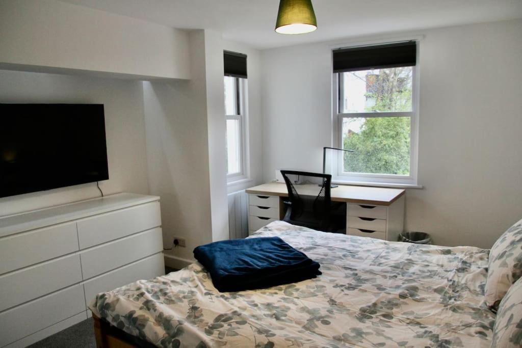 Vernon Place Town Centre, Vernon Cottage 3-Bed With Parking, 1A Vernon Court 2-Bed With Parking, 1B Studio No Parking, Off The High Street Next To Sandford Park Cheltenham Dış mekan fotoğraf