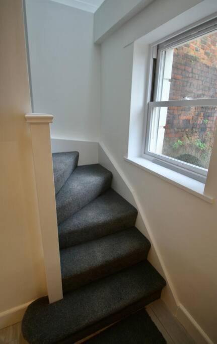 Vernon Place Town Centre, Vernon Cottage 3-Bed With Parking, 1A Vernon Court 2-Bed With Parking, 1B Studio No Parking, Off The High Street Next To Sandford Park Cheltenham Dış mekan fotoğraf