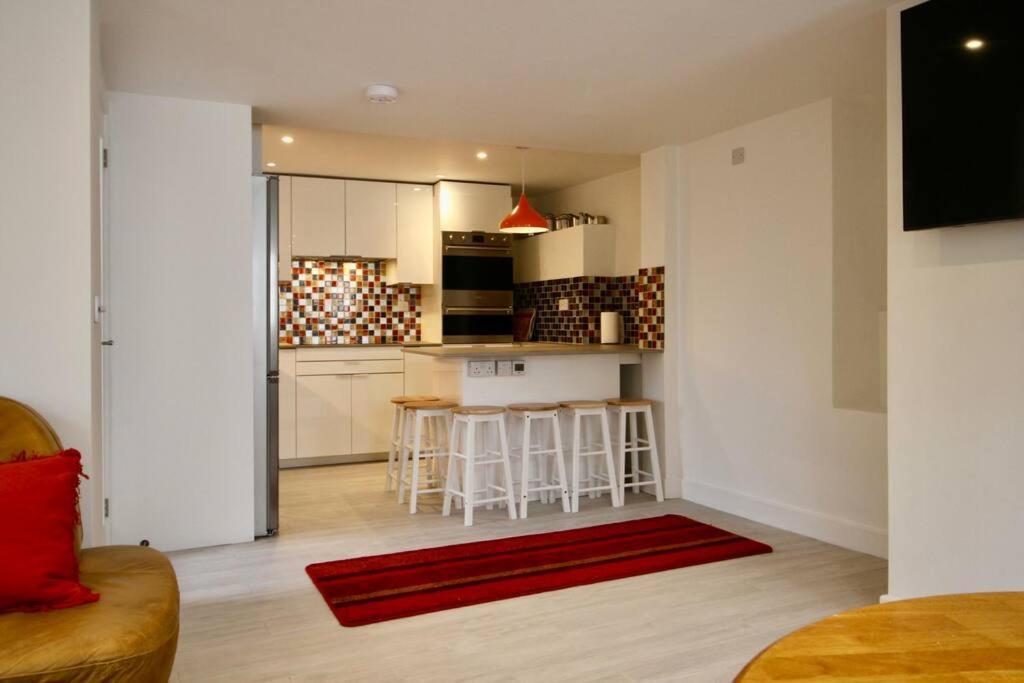 Vernon Place Town Centre, Vernon Cottage 3-Bed With Parking, 1A Vernon Court 2-Bed With Parking, 1B Studio No Parking, Off The High Street Next To Sandford Park Cheltenham Dış mekan fotoğraf