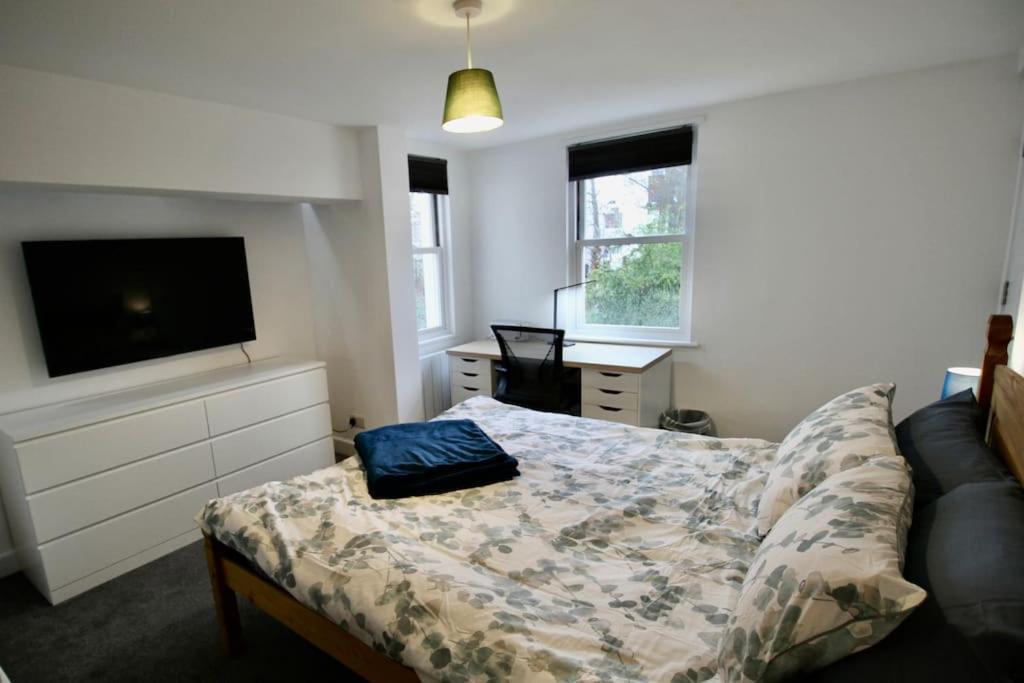 Vernon Place Town Centre, Vernon Cottage 3-Bed With Parking, 1A Vernon Court 2-Bed With Parking, 1B Studio No Parking, Off The High Street Next To Sandford Park Cheltenham Dış mekan fotoğraf