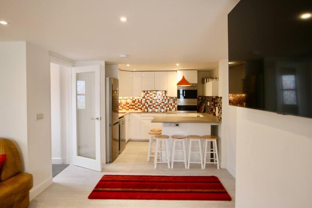 Vernon Place Town Centre, Vernon Cottage 3-Bed With Parking, 1A Vernon Court 2-Bed With Parking, 1B Studio No Parking, Off The High Street Next To Sandford Park Cheltenham Dış mekan fotoğraf