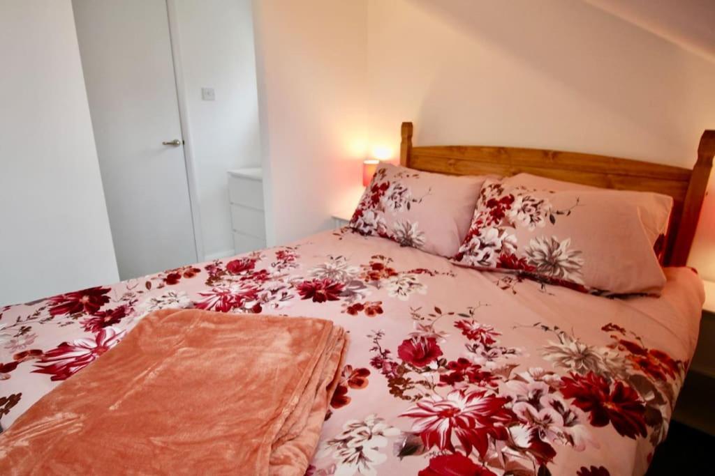 Vernon Place Town Centre, Vernon Cottage 3-Bed With Parking, 1A Vernon Court 2-Bed With Parking, 1B Studio No Parking, Off The High Street Next To Sandford Park Cheltenham Dış mekan fotoğraf