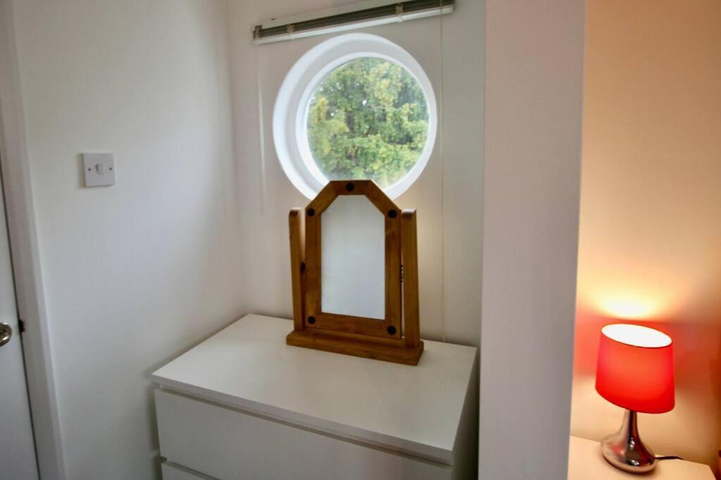 Vernon Place Town Centre, Vernon Cottage 3-Bed With Parking, 1A Vernon Court 2-Bed With Parking, 1B Studio No Parking, Off The High Street Next To Sandford Park Cheltenham Dış mekan fotoğraf