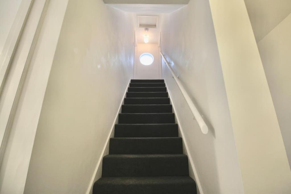 Vernon Place Town Centre, Vernon Cottage 3-Bed With Parking, 1A Vernon Court 2-Bed With Parking, 1B Studio No Parking, Off The High Street Next To Sandford Park Cheltenham Dış mekan fotoğraf