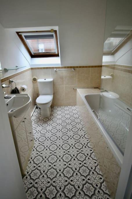 Vernon Place Town Centre, Vernon Cottage 3-Bed With Parking, 1A Vernon Court 2-Bed With Parking, 1B Studio No Parking, Off The High Street Next To Sandford Park Cheltenham Dış mekan fotoğraf