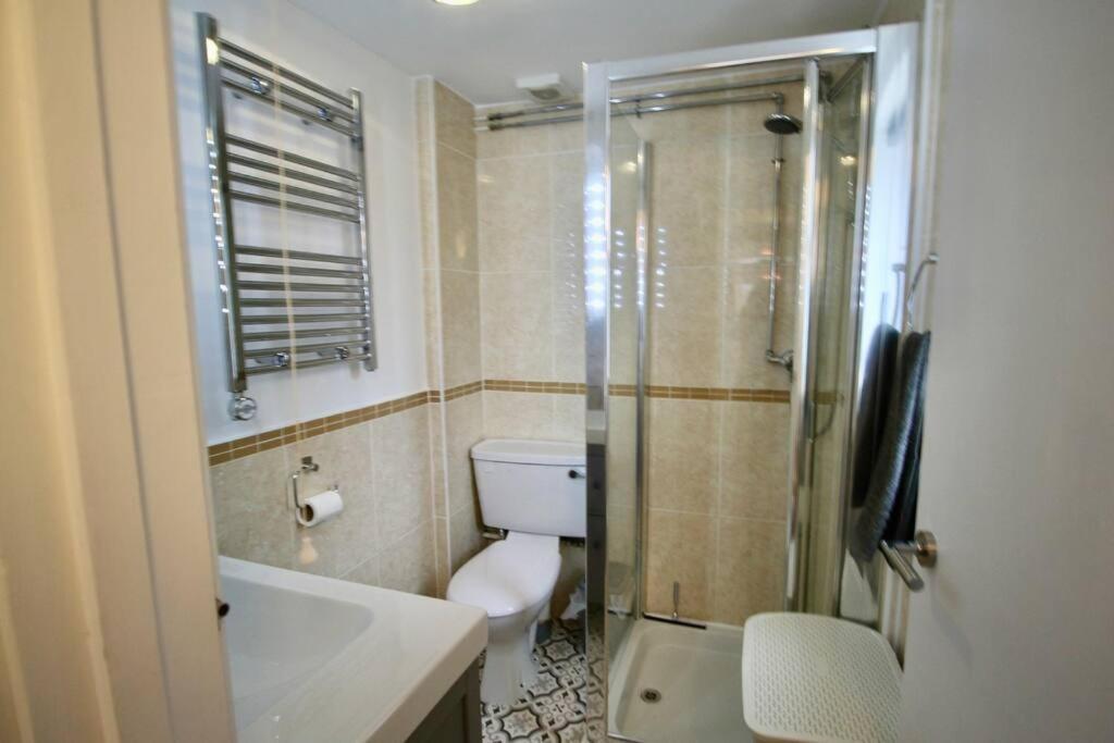 Vernon Place Town Centre, Vernon Cottage 3-Bed With Parking, 1A Vernon Court 2-Bed With Parking, 1B Studio No Parking, Off The High Street Next To Sandford Park Cheltenham Dış mekan fotoğraf