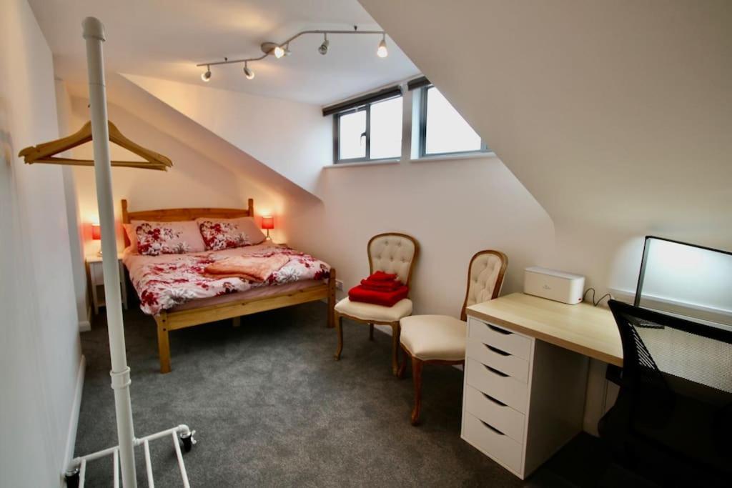Vernon Place Town Centre, Vernon Cottage 3-Bed With Parking, 1A Vernon Court 2-Bed With Parking, 1B Studio No Parking, Off The High Street Next To Sandford Park Cheltenham Dış mekan fotoğraf
