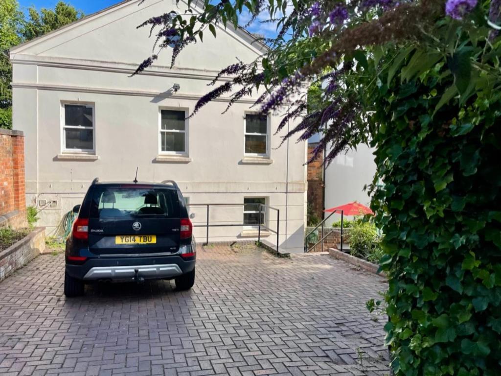 Vernon Place Town Centre, Vernon Cottage 3-Bed With Parking, 1A Vernon Court 2-Bed With Parking, 1B Studio No Parking, Off The High Street Next To Sandford Park Cheltenham Dış mekan fotoğraf