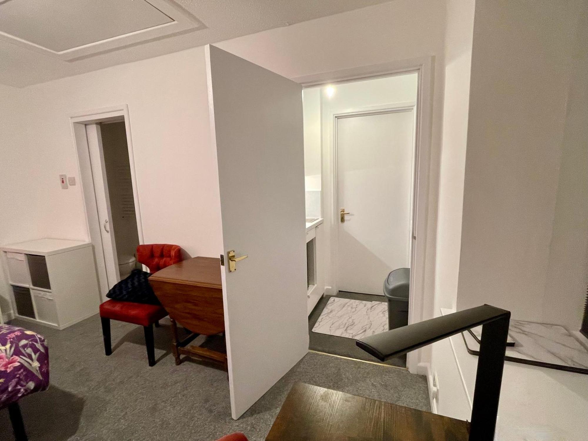 Vernon Place Town Centre, Vernon Cottage 3-Bed With Parking, 1A Vernon Court 2-Bed With Parking, 1B Studio No Parking, Off The High Street Next To Sandford Park Cheltenham Dış mekan fotoğraf