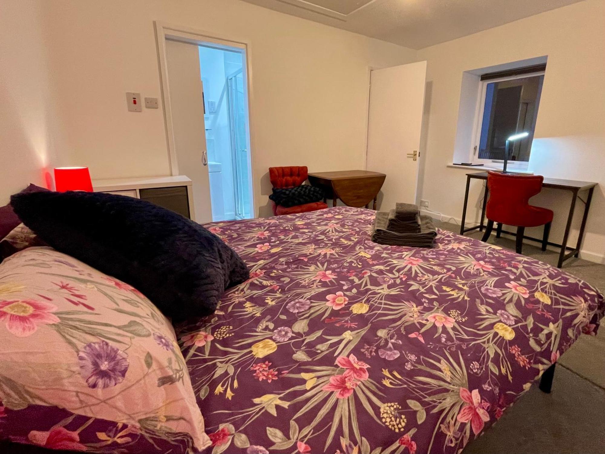 Vernon Place Town Centre, Vernon Cottage 3-Bed With Parking, 1A Vernon Court 2-Bed With Parking, 1B Studio No Parking, Off The High Street Next To Sandford Park Cheltenham Dış mekan fotoğraf