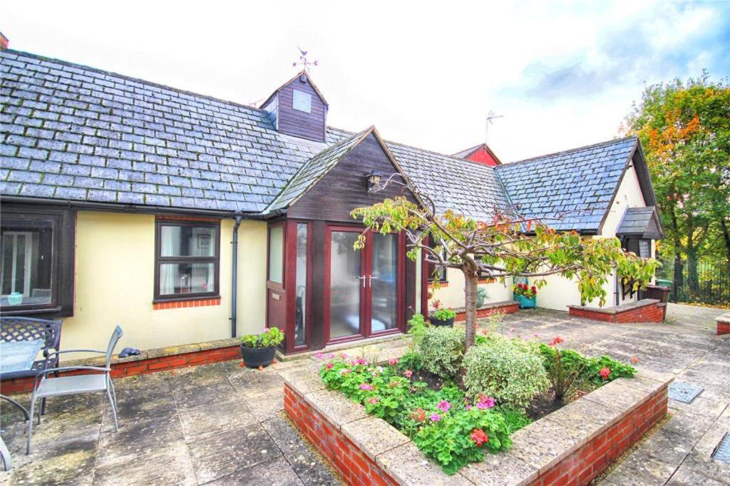 Vernon Place Town Centre, Vernon Cottage 3-Bed With Parking, 1A Vernon Court 2-Bed With Parking, 1B Studio No Parking, Off The High Street Next To Sandford Park Cheltenham Dış mekan fotoğraf