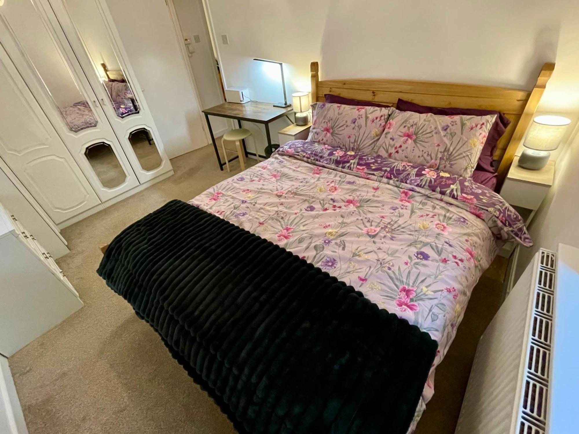 Vernon Place Town Centre, Vernon Cottage 3-Bed With Parking, 1A Vernon Court 2-Bed With Parking, 1B Studio No Parking, Off The High Street Next To Sandford Park Cheltenham Dış mekan fotoğraf