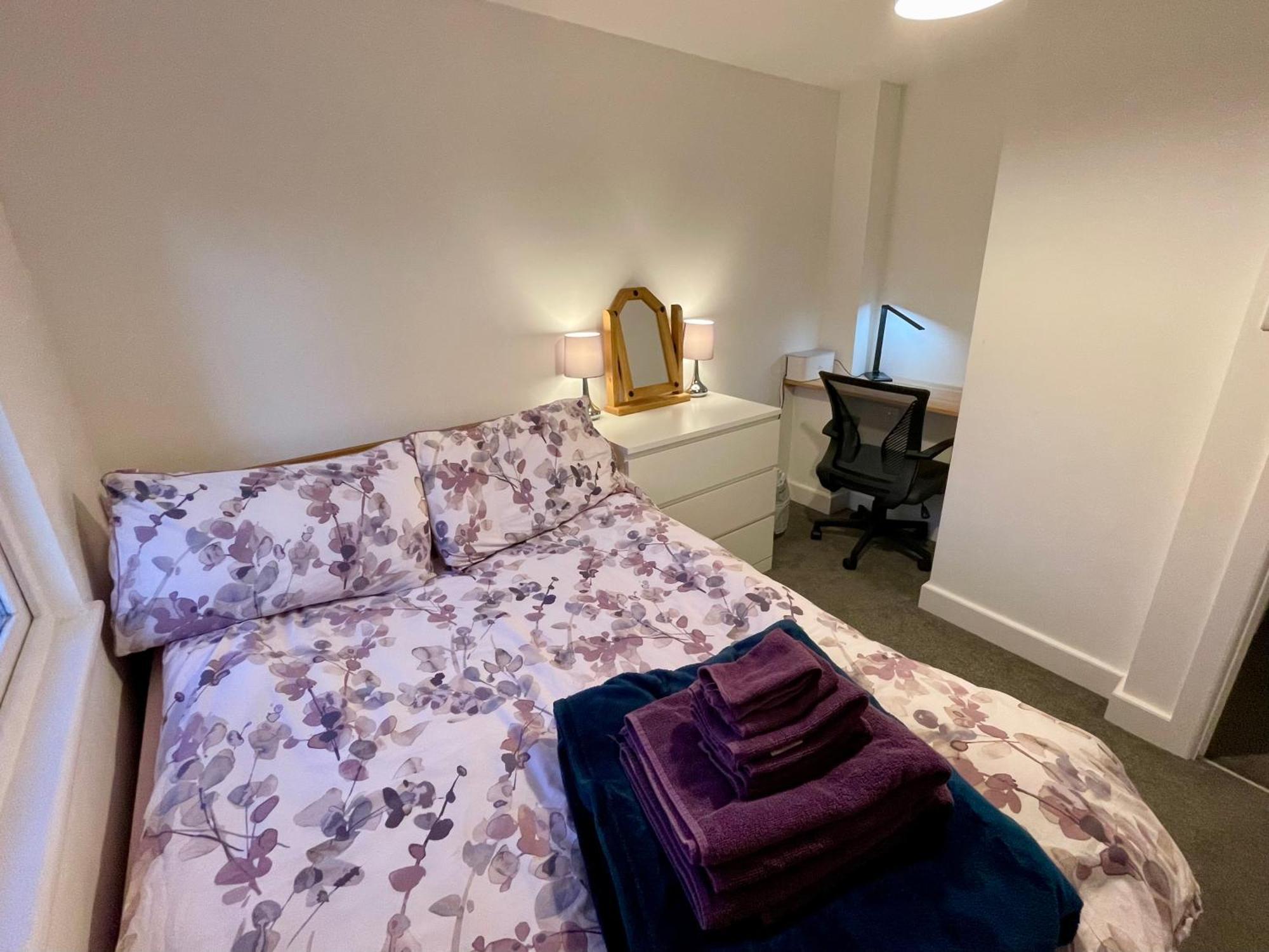 Vernon Place Town Centre, Vernon Cottage 3-Bed With Parking, 1A Vernon Court 2-Bed With Parking, 1B Studio No Parking, Off The High Street Next To Sandford Park Cheltenham Dış mekan fotoğraf