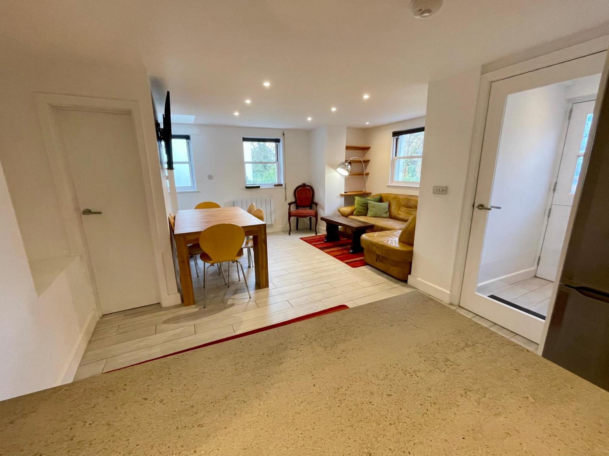 Vernon Place Town Centre, Vernon Cottage 3-Bed With Parking, 1A Vernon Court 2-Bed With Parking, 1B Studio No Parking, Off The High Street Next To Sandford Park Cheltenham Dış mekan fotoğraf