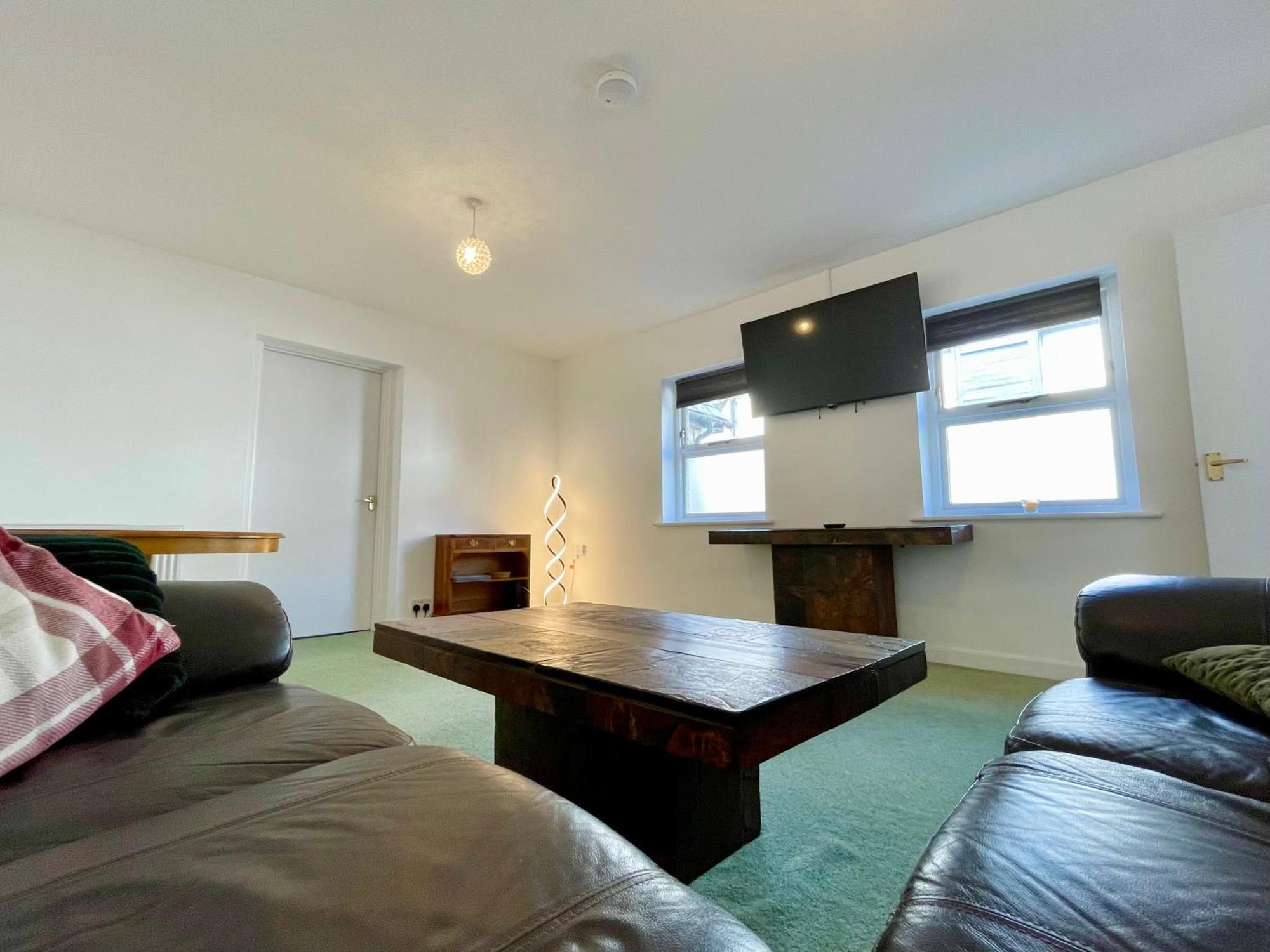 Vernon Place Town Centre, Vernon Cottage 3-Bed With Parking, 1A Vernon Court 2-Bed With Parking, 1B Studio No Parking, Off The High Street Next To Sandford Park Cheltenham Dış mekan fotoğraf
